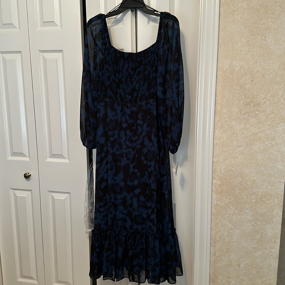 New with tags Just Taylor smocked top midi dress with sheer sleeves